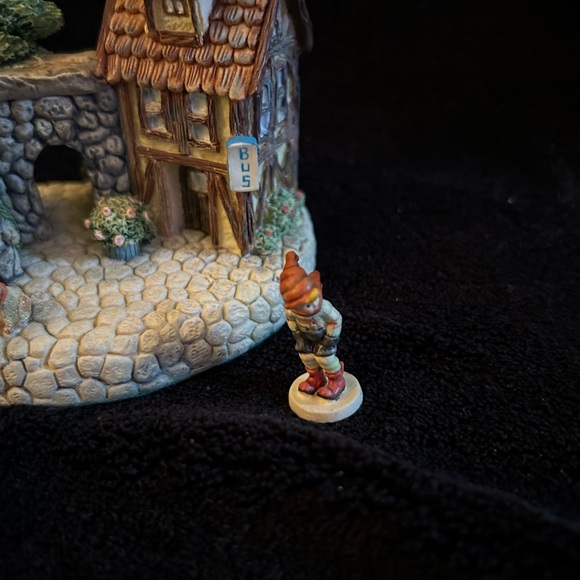 The Danbury Mint March Winds Goebel Hummel Miniatures Figurines - Picture 4 of 5